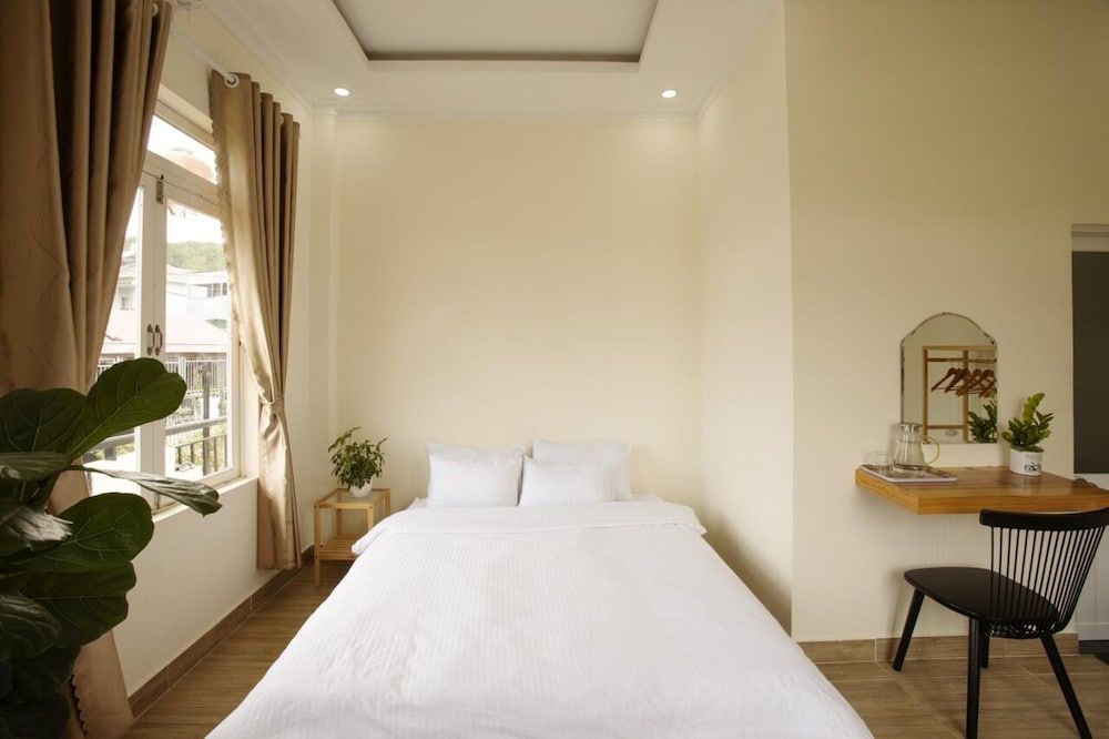 Calais Hotel Villa Deluxe Room 3