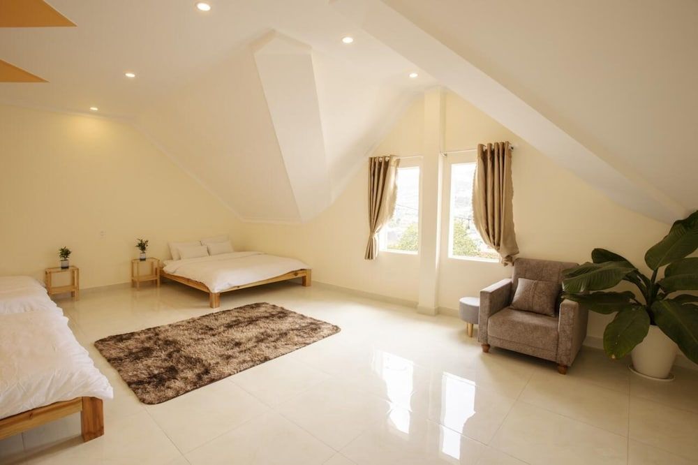 undefined Calais Hotel Villa 4