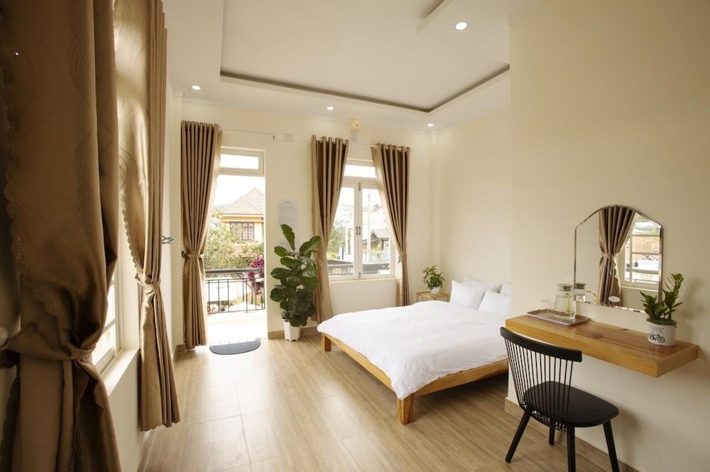 undefined Calais Hotel Villa 3