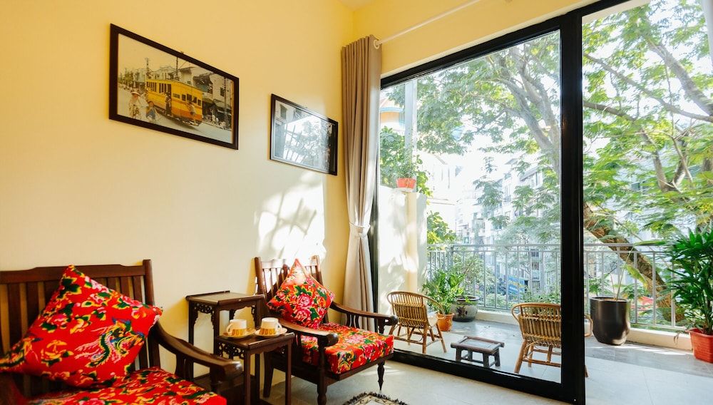 HoLo Conic House Hanoi Deluxe Double Room 7