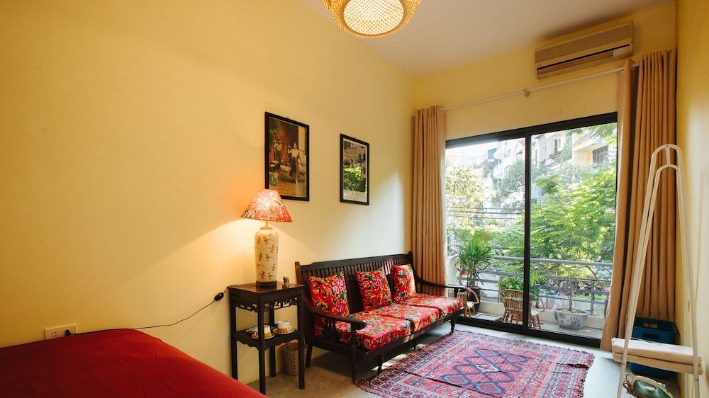 HoLo Conic House Hanoi Deluxe Double Room 9