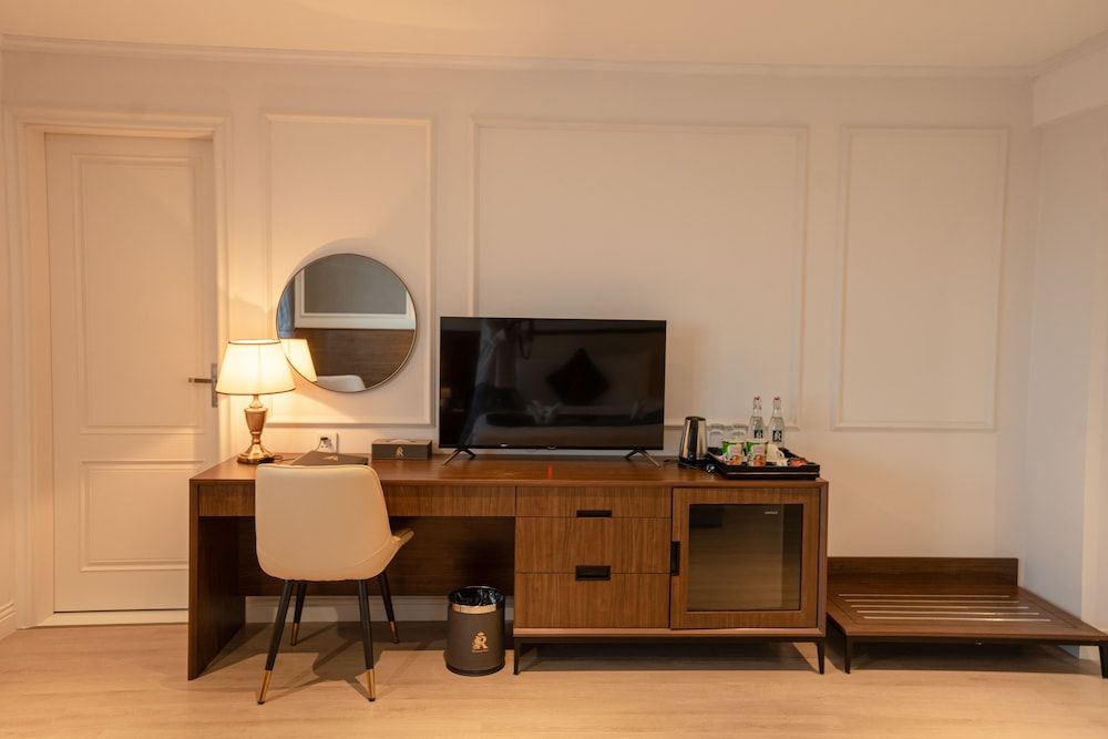 Rex Quang Binh Hotel Superior King 5