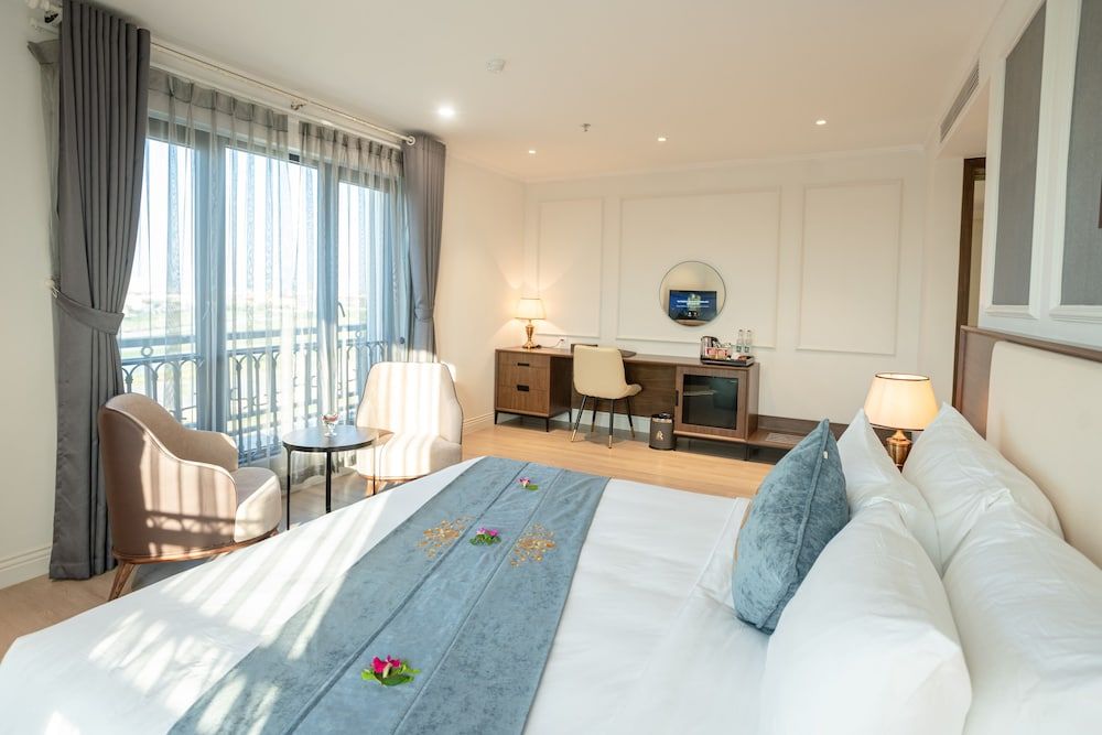 Rex Quang Binh Hotel Superior King 2