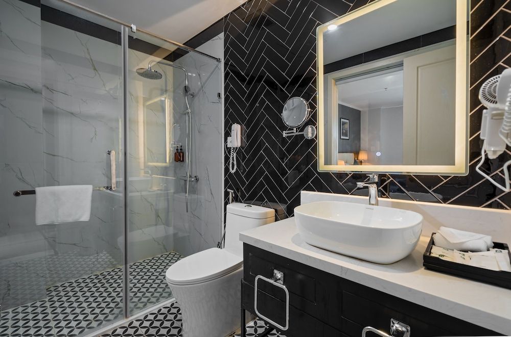 Rex Quang Binh Hotel Superior King 4