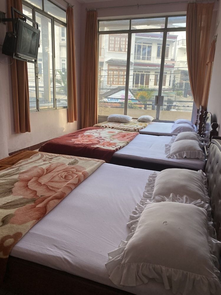 Thu Tam Hotel Superior Family Room 6