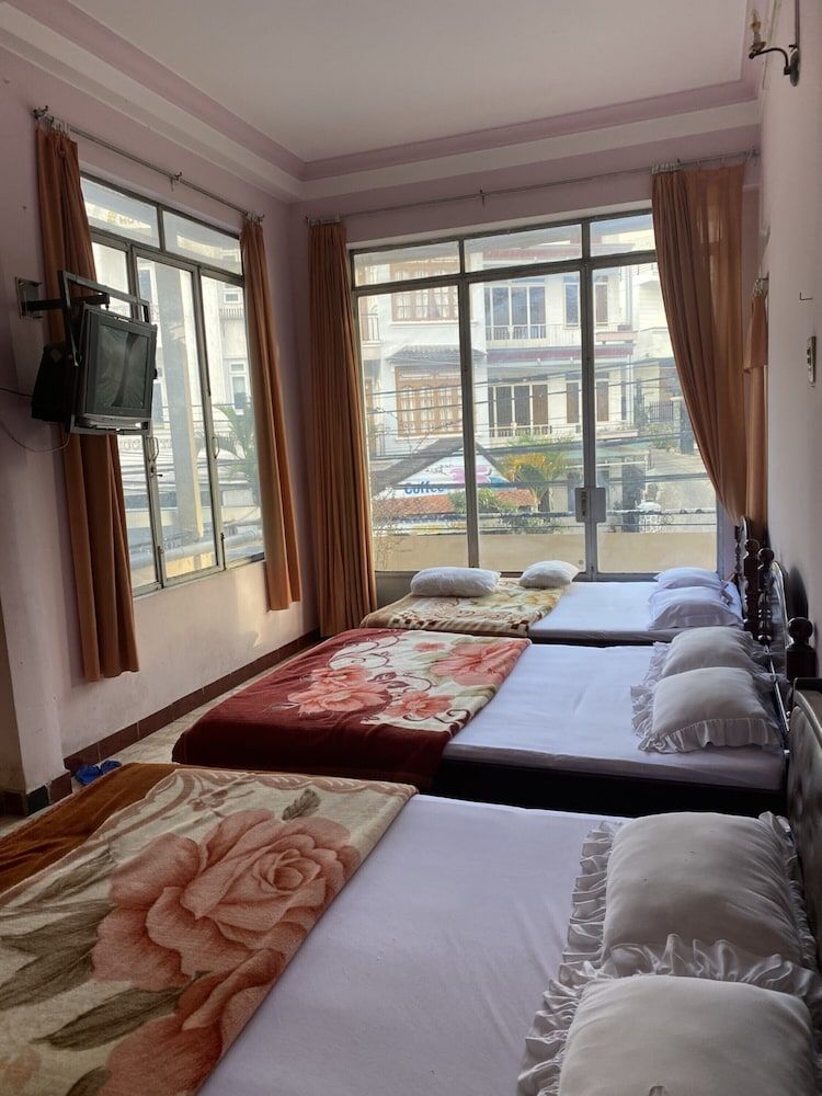 Thu Tam Hotel Superior Family Room 8