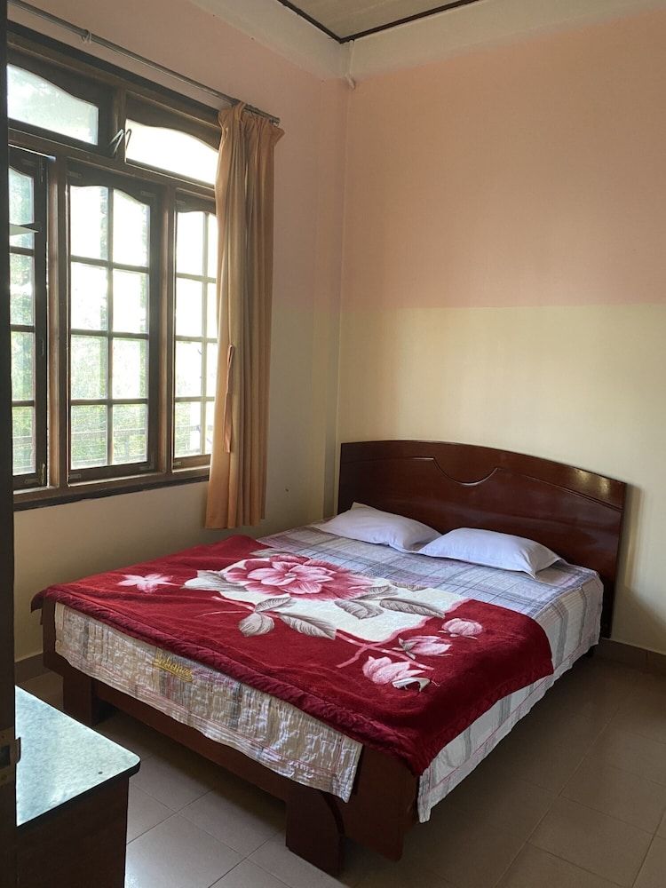 Thu Tam Hotel Standard Double Room 4