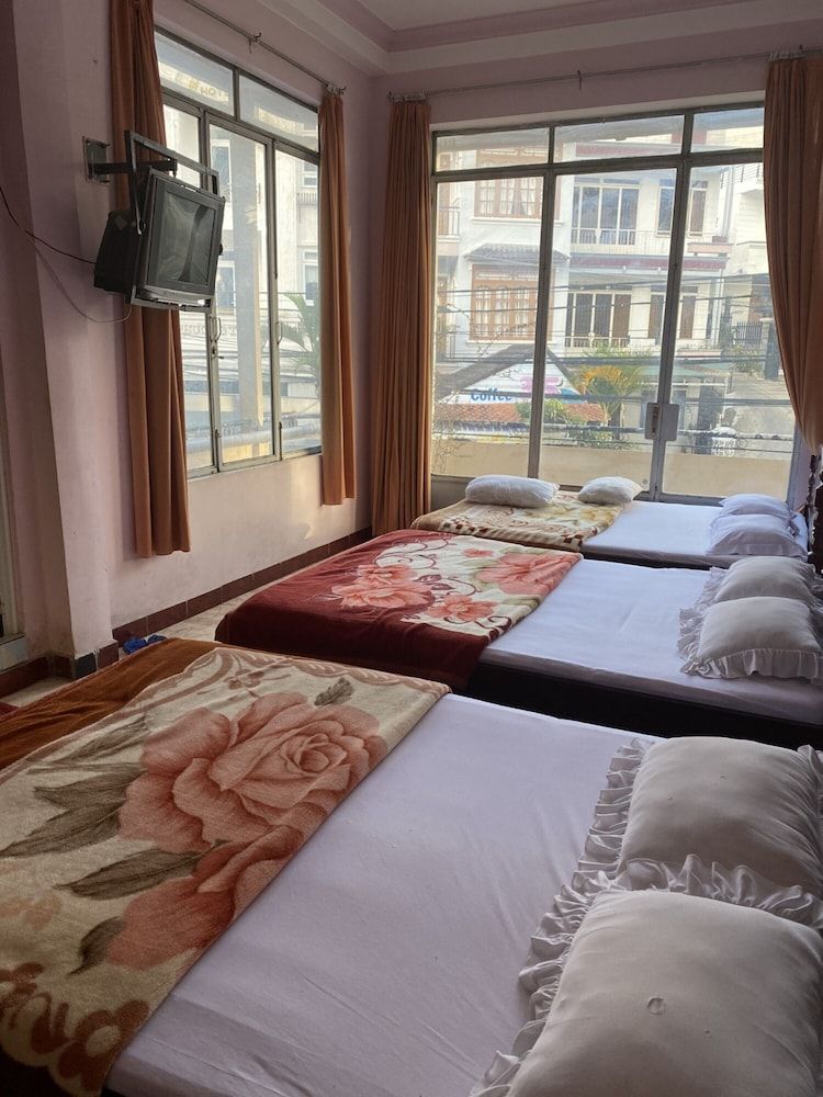 Thu Tam Hotel Superior Family Room 4