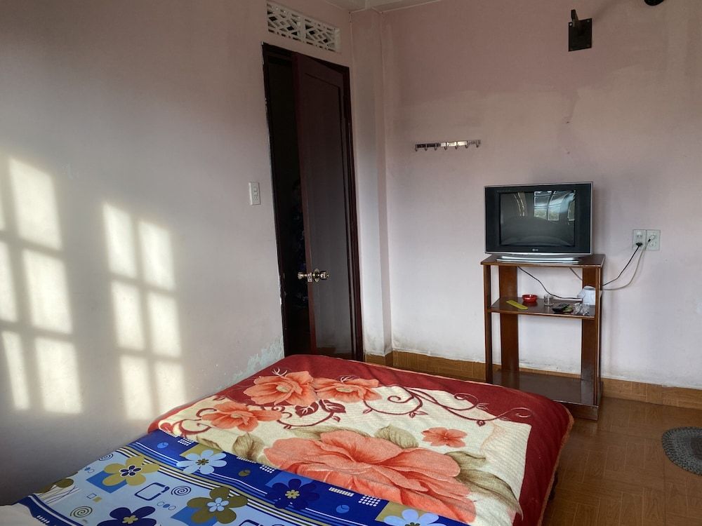 Thu Tam Hotel Standard Double Room 3