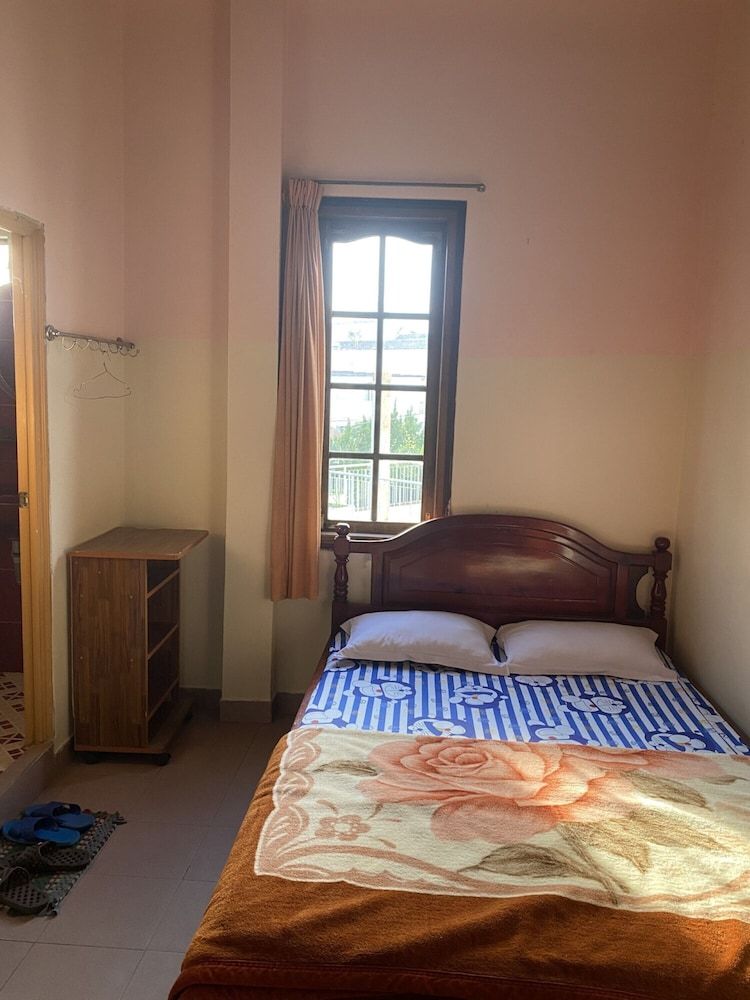 Thu Tam Hotel Standard Double Room 2