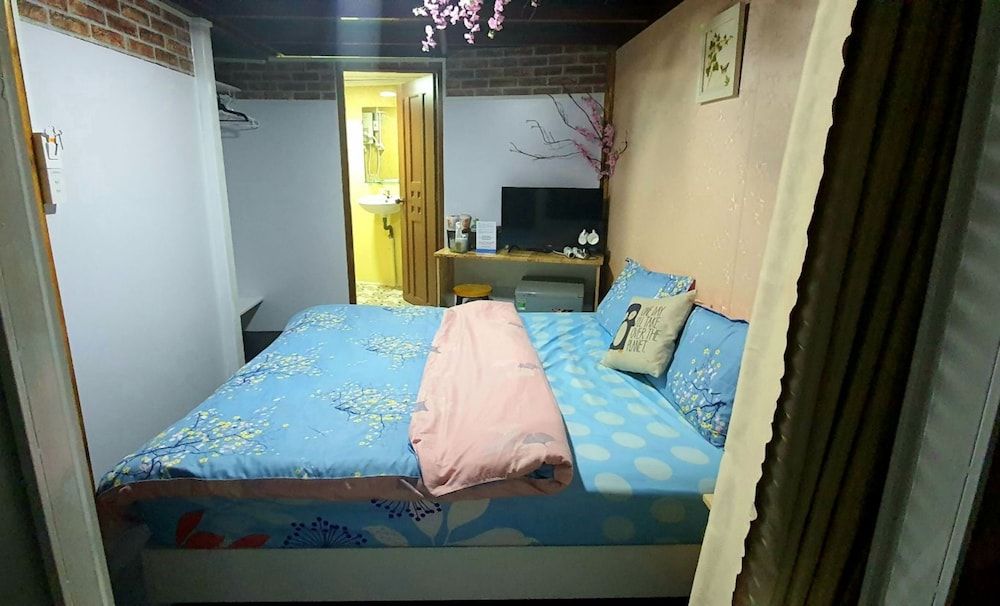 Pho Hoa Boutique Villa Superior Room 2