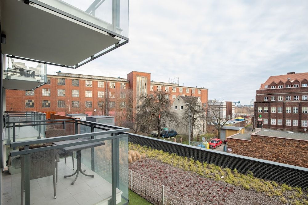 Apartments Gdansk Walowa by Renters Apartment, 2 Bedrooms, Balcony 7