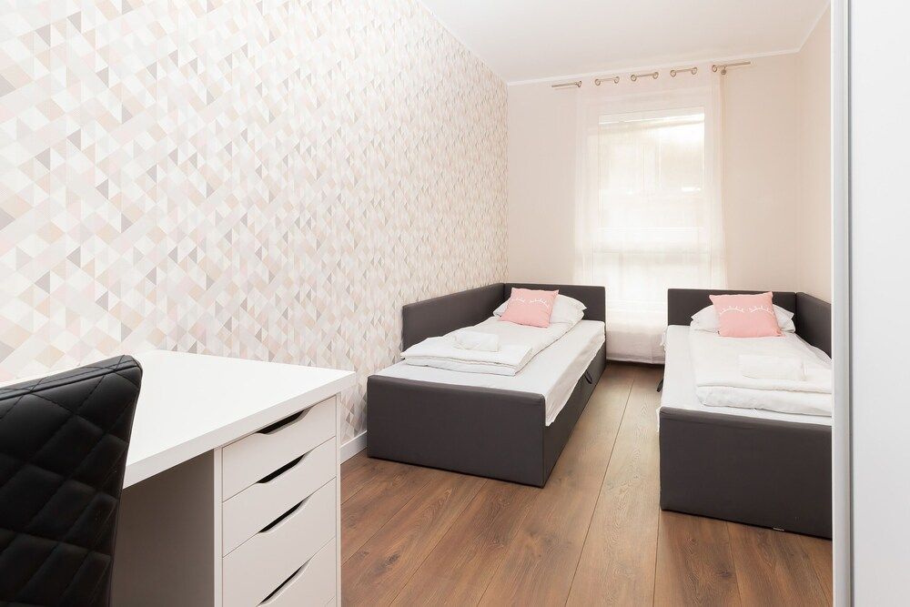 Apartments Gdansk Walowa by Renters Apartment, 2 Bedrooms, Balcony 4