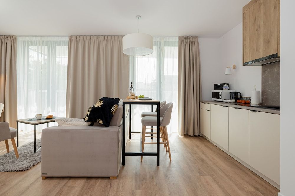 Studio, Balcony, Beachside