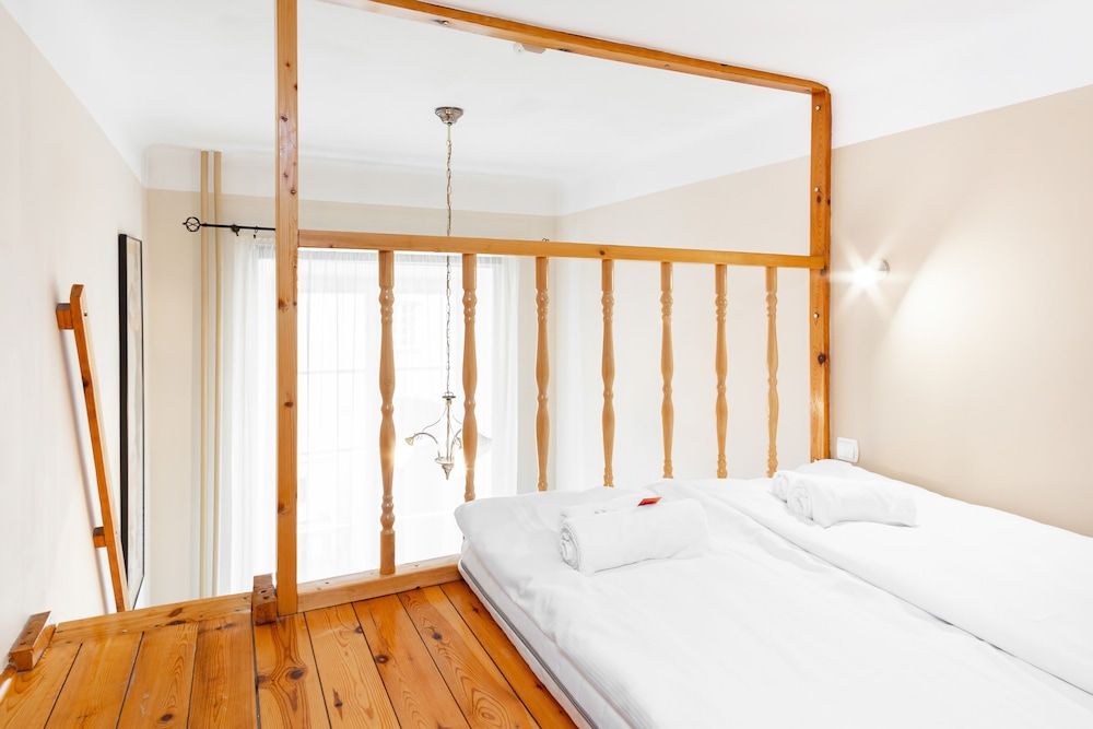 Apartment Swietojanska Warsaw by Renters Apartment, 1 Bedroom, Kitchen 3