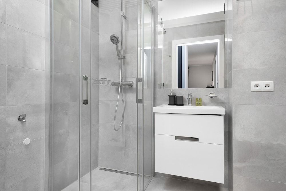 undefined Apartment Nowowiejska Warsaw by Renters 9