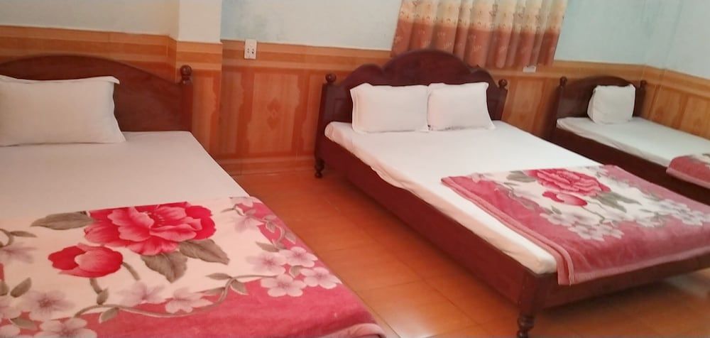Thanh Binh Hotel Pleiku Family Room 3