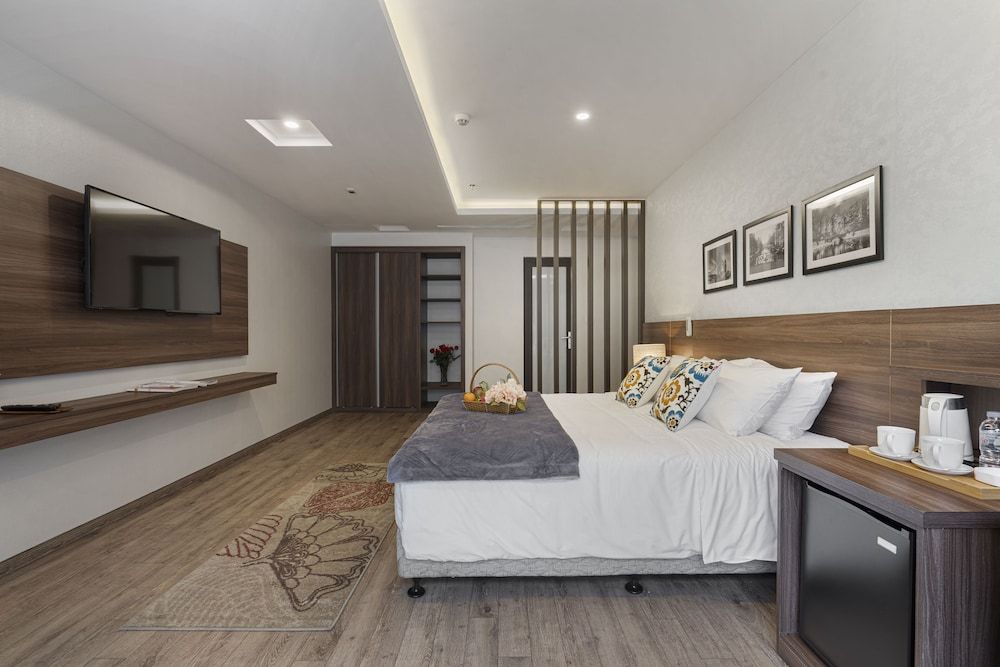 undefined Grace Hotel & Spa 8