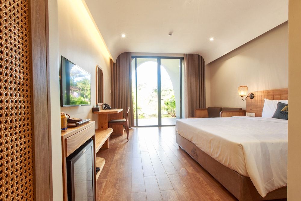 Hami Garden Design Suite, 1 King Bed, Patio, Garden View