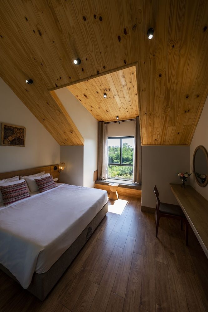 Hami Garden Design Double Room, 1 King Bed, Pool View 5