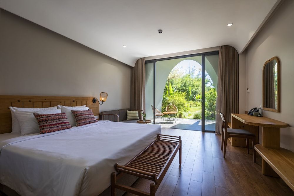 Hami Garden Design Suite, 1 King Bed, Patio, Garden View 9