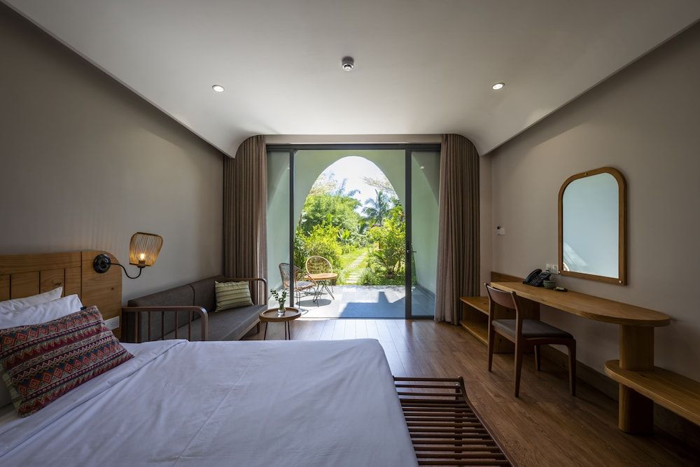 Hami Garden Design Suite, 1 King Bed, Patio, Garden View 6