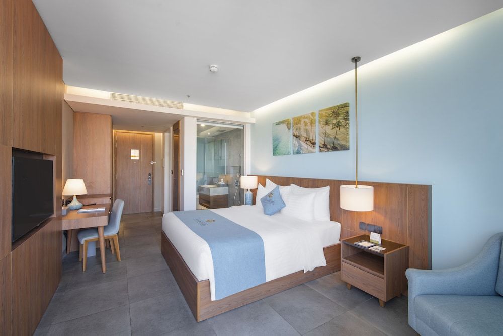 Deluxe Double Room, 1 Queen Bed, Balcony, Beach View