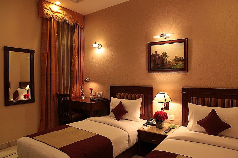 undefined Hotel Florence Inn 5