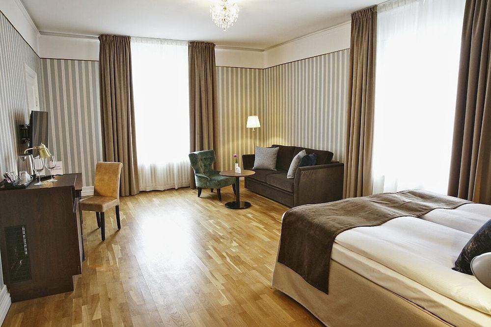 Skara Stadshotell Standard Quadruple Room 2