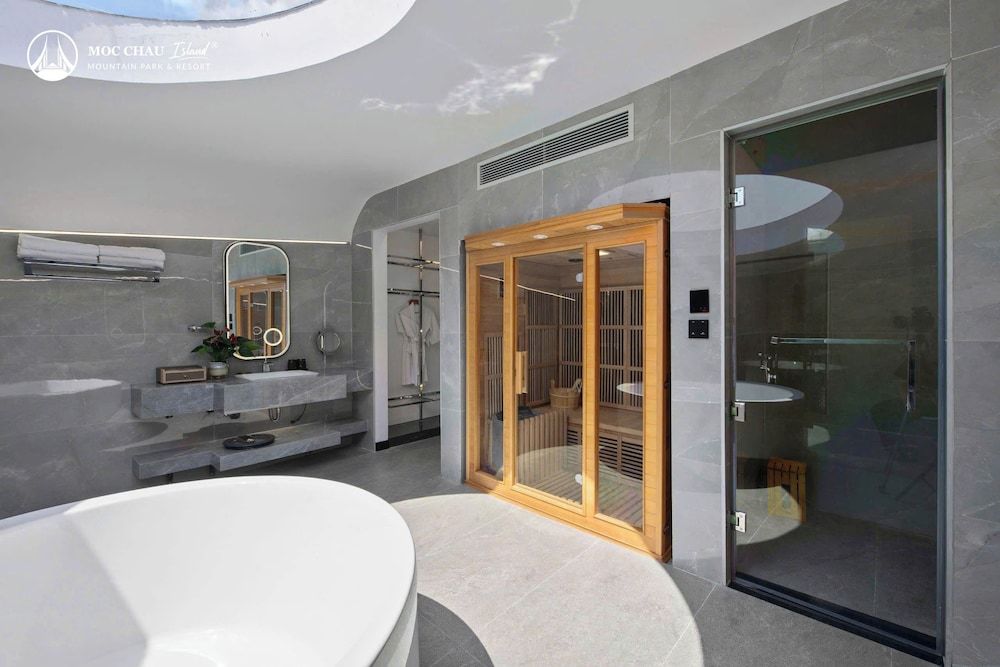 Moc Chau Island - Bach Long Glass Bridge Luxury Suite