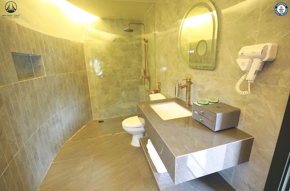 Moc Chau Island - Bach Long Glass Bridge Design Twin Room 2