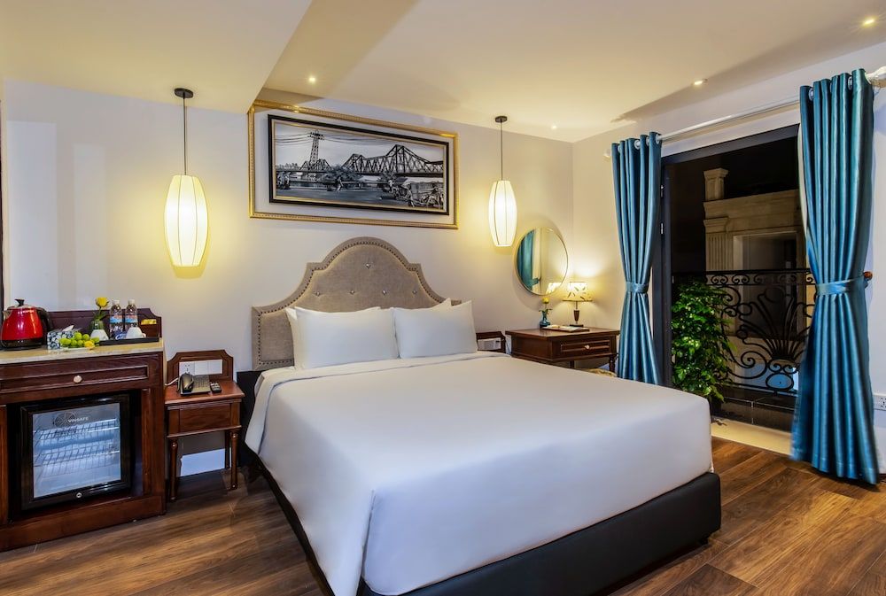 Junior Suite, 1 King Bed, Non Smoking, City View