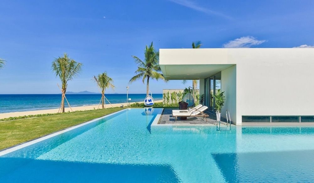 undefined Stunning Beachfront 6br Villa W Largest Pool 2