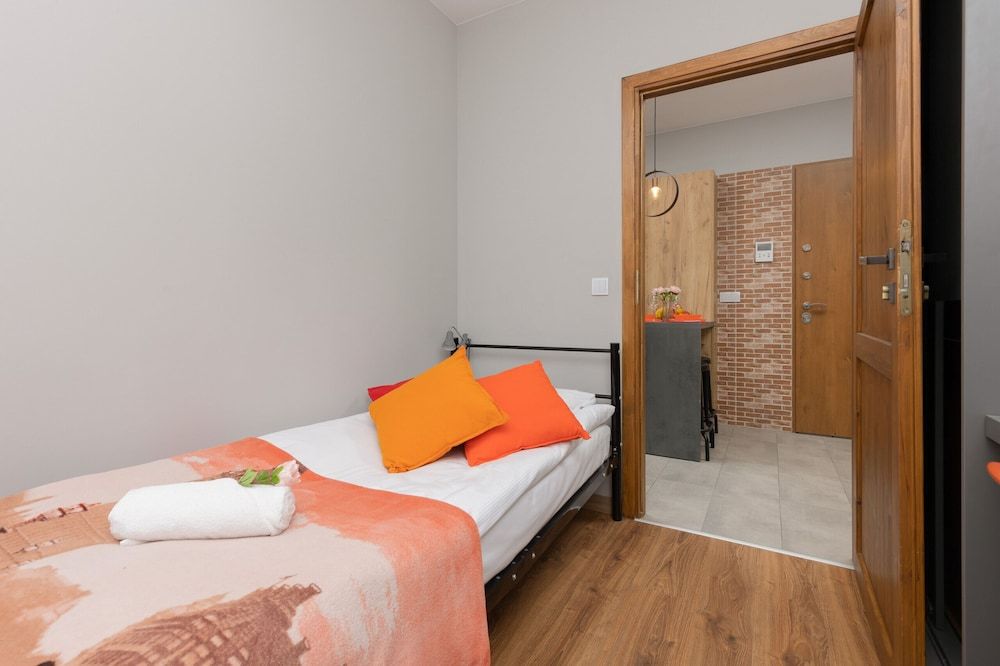 Apartment Wrzesińska Praga by Renters Apartment, 3 Bedrooms, Balcony 11