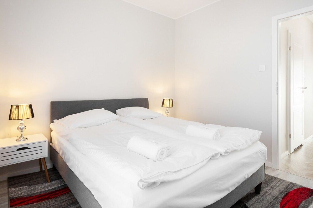 undefined Rondo Wiatraczna Warsaw by Renters 8