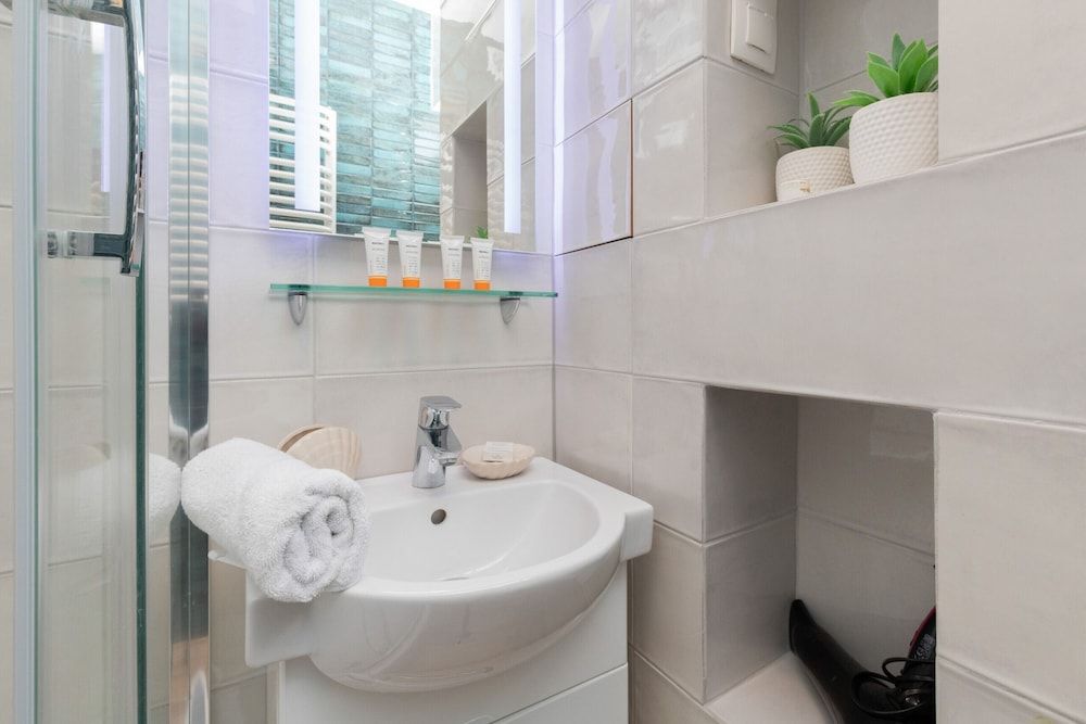 Apartment Rejtana Warszawa by Renters Apartment, 2 Bedrooms, 2 Bathrooms 27