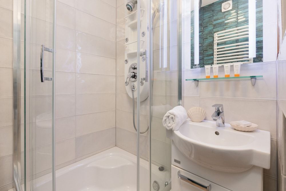 Apartment Rejtana Warszawa by Renters Apartment, 2 Bedrooms, 2 Bathrooms 26