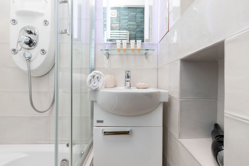 Apartment Rejtana Warszawa by Renters Apartment, 2 Bedrooms, 2 Bathrooms 32