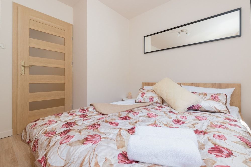 undefined Apartment Rejtana Warszawa by Renters 6