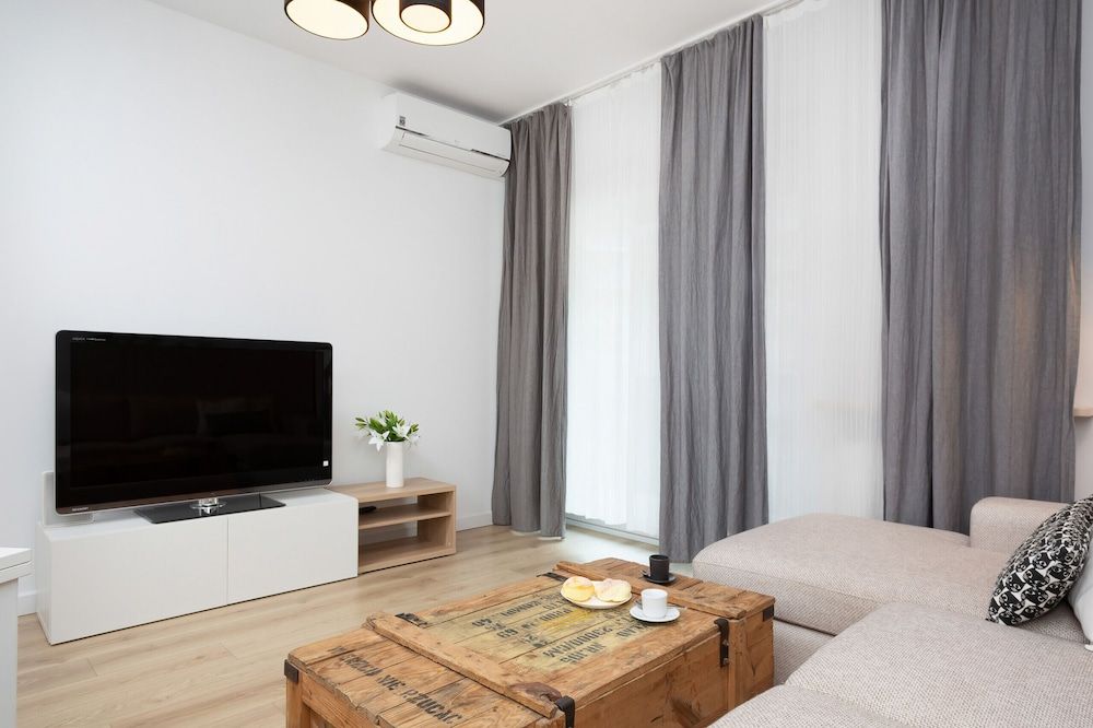 Kaliny Jędrusik Apartment by Renters Apartment, 1 Bedroom, Terrace 15