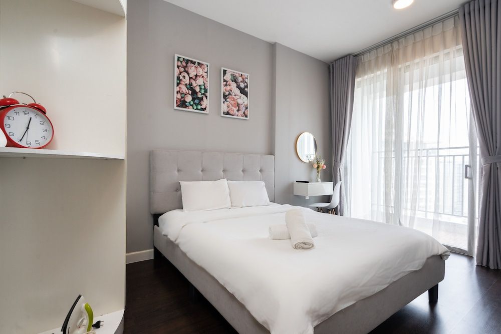 undefined Annie  Apartment - Rivergate Resident 7