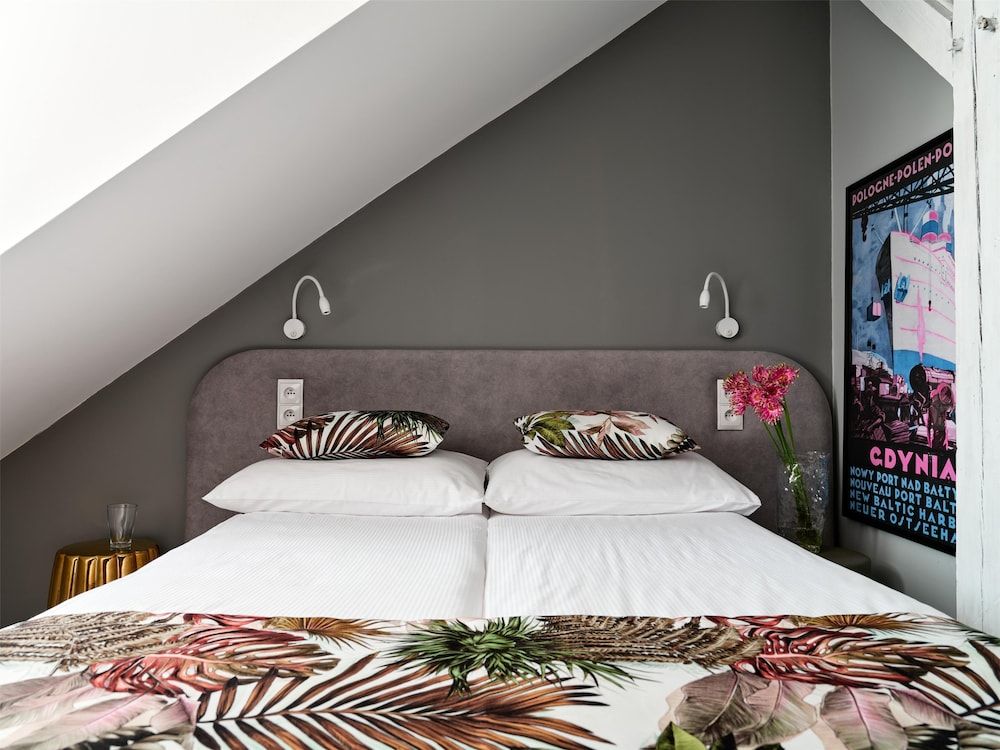 Hola Gdynia Family Quadruple Room (vaulted ceiling) 5