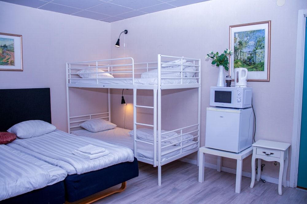 Euroway Hotel M&M AB Quadruple Room 3