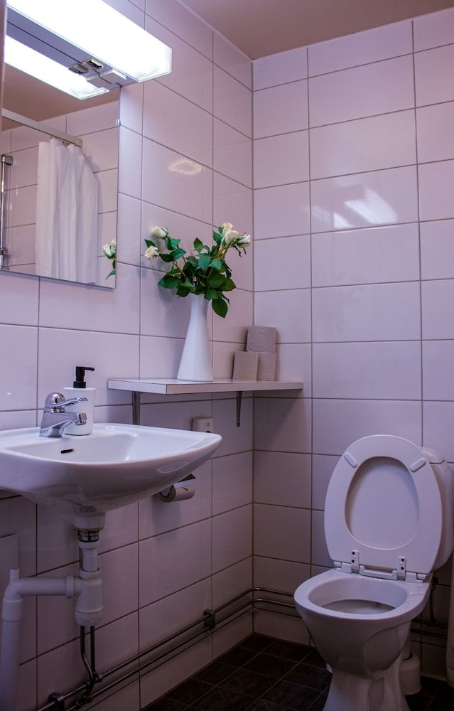 Euroway Hotel M&M AB Quadruple Room 13