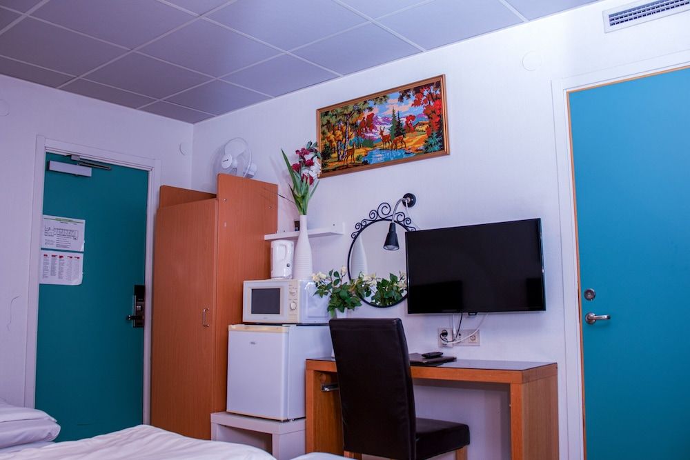 Euroway Hotel M&M AB Quadruple Room 21