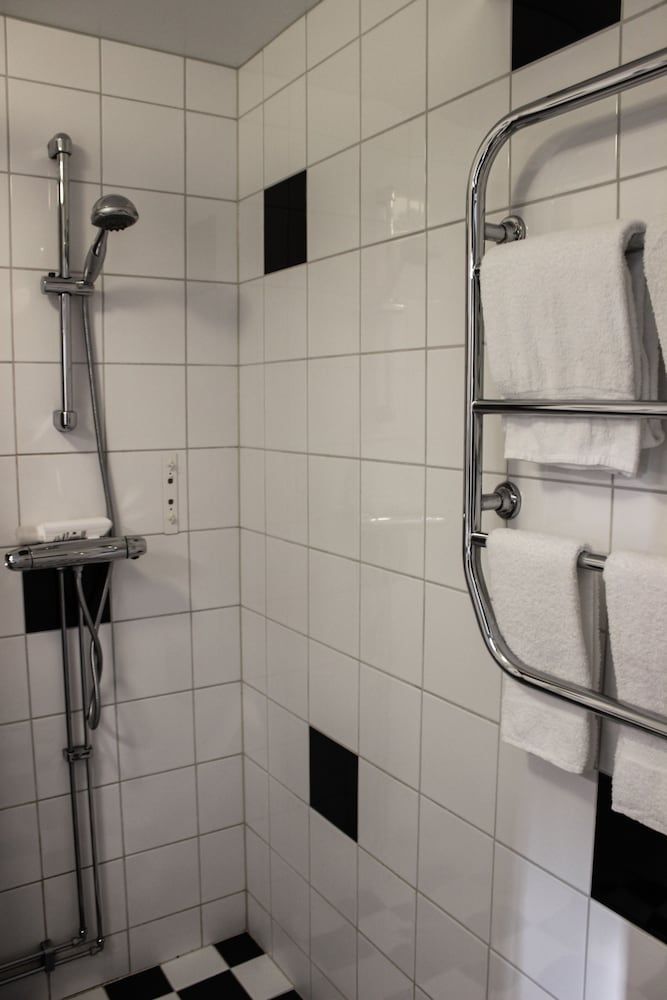 Euroway Hotel M&M AB Quadruple Room 10