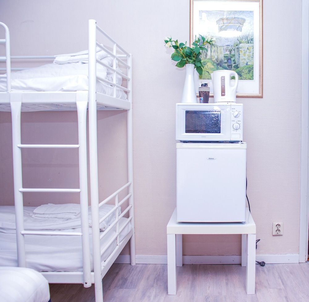 Euroway Hotel M&M AB Quadruple Room 17