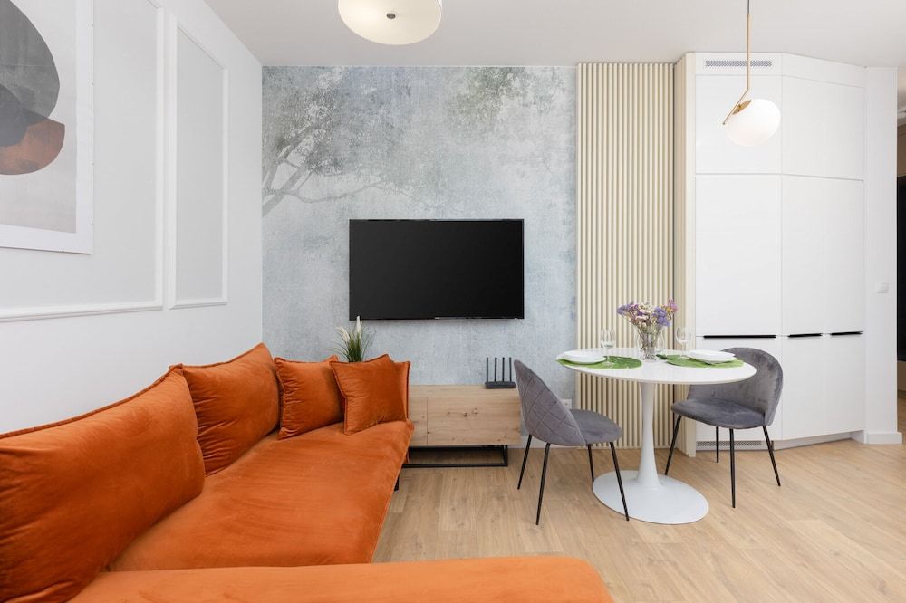 Apartment Warsaw Złoty Potok by Renters Apartment, 2 Bedrooms, Balcony 15