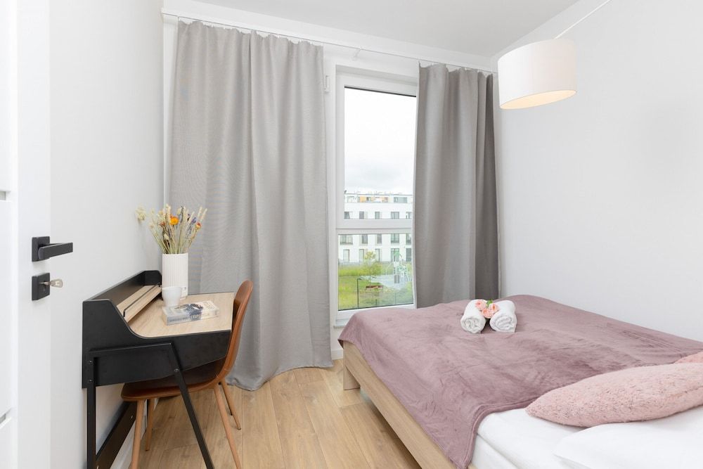 Apartment Warsaw Złoty Potok by Renters Apartment, 2 Bedrooms, Balcony 3