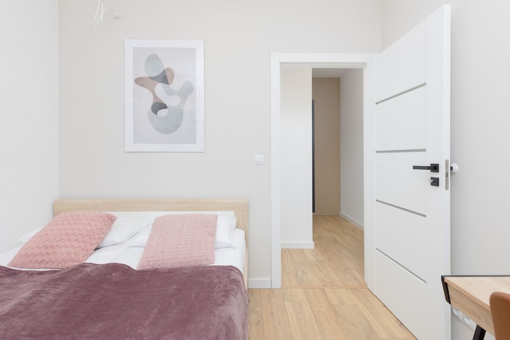 Apartment Warsaw Złoty Potok by Renters Apartment, 2 Bedrooms, Balcony 8